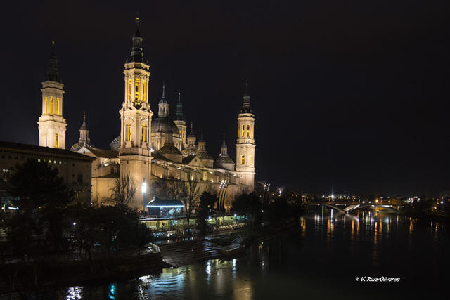 El Pilar domina la noche