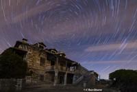 El cielo gira sobre la casona